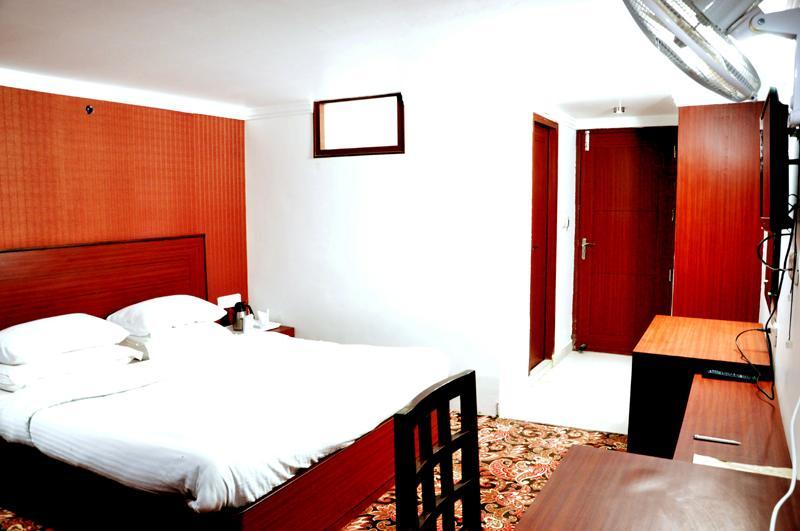 Hotel Trinetar Resorts Batoti Kültér fotó