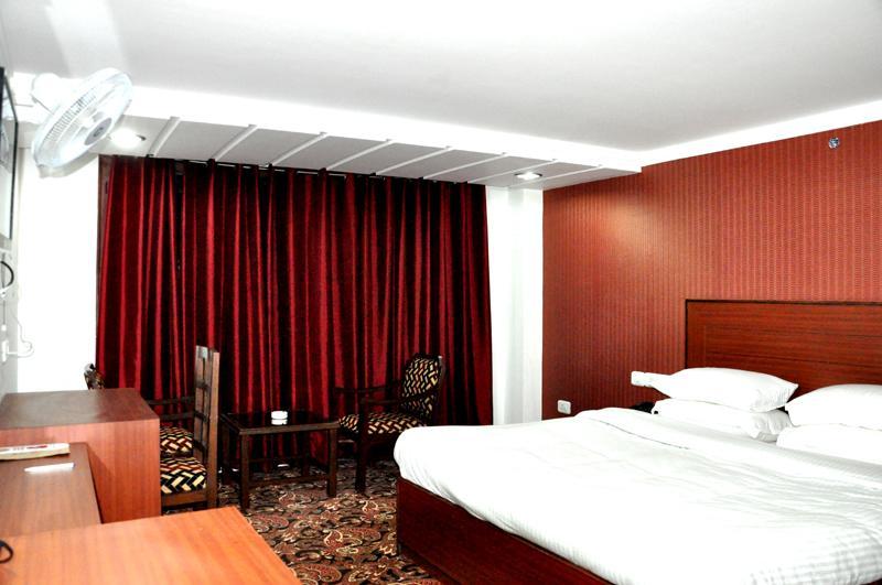 Hotel Trinetar Resorts Batoti Kültér fotó