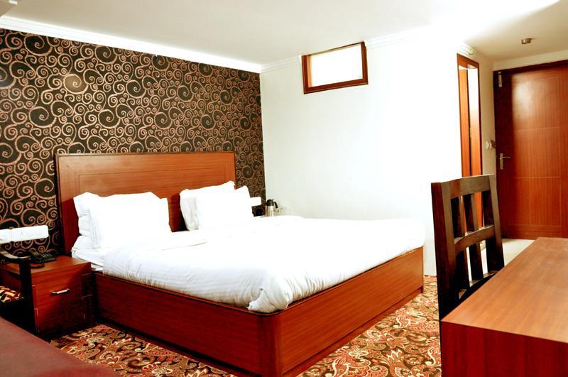 Hotel Trinetar Resorts Batoti Kültér fotó
